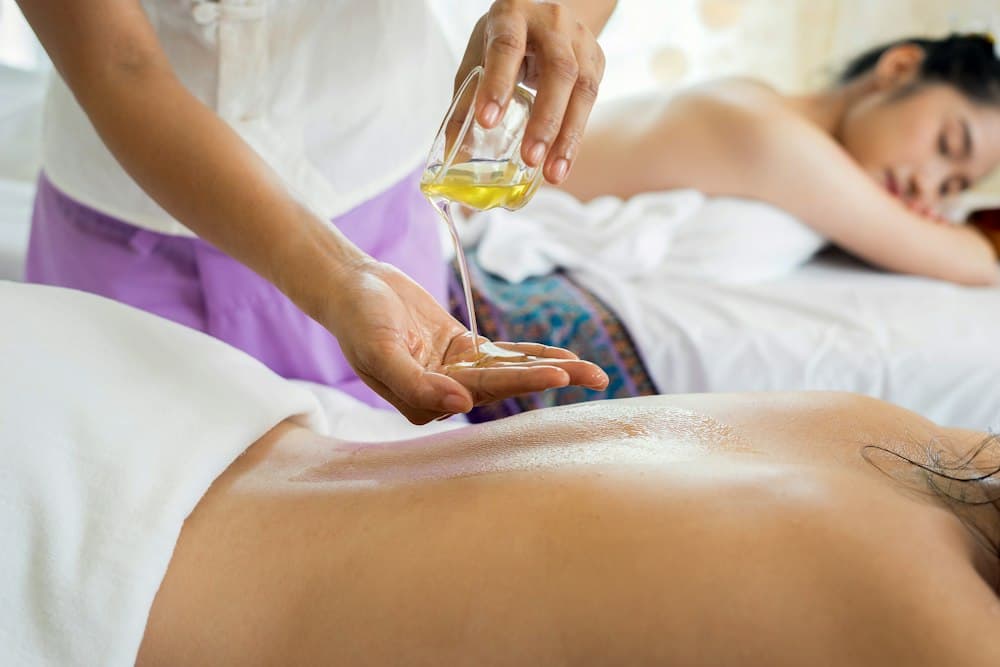 Massage thảo dược truyền thống